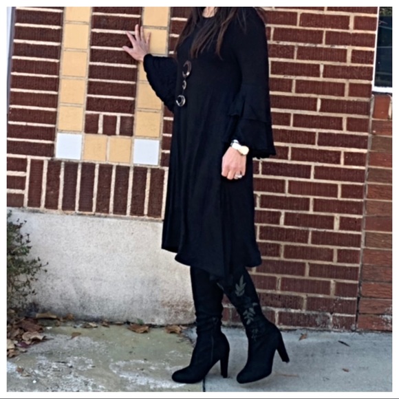 ✨LAST ONE✨Black bell sleeve loose fit dress - Picture 6 of 8
